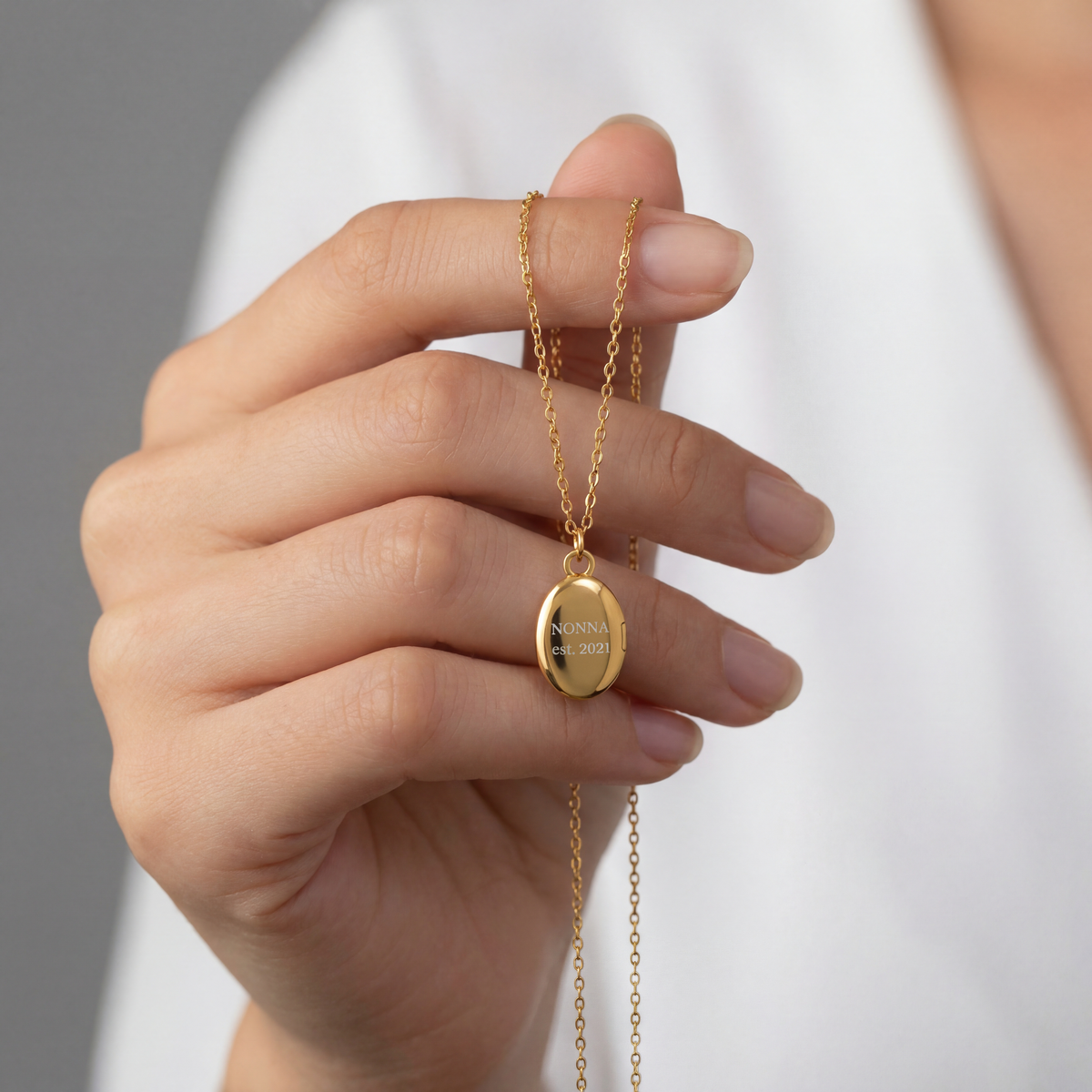 OVAL LOCKET NECKLACE